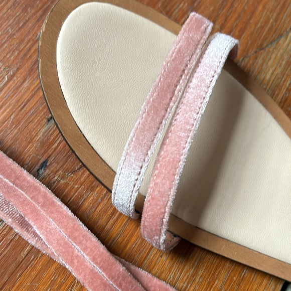 Lovely lace-up flat sandal. Nude-pink. - Picture 3 of 4